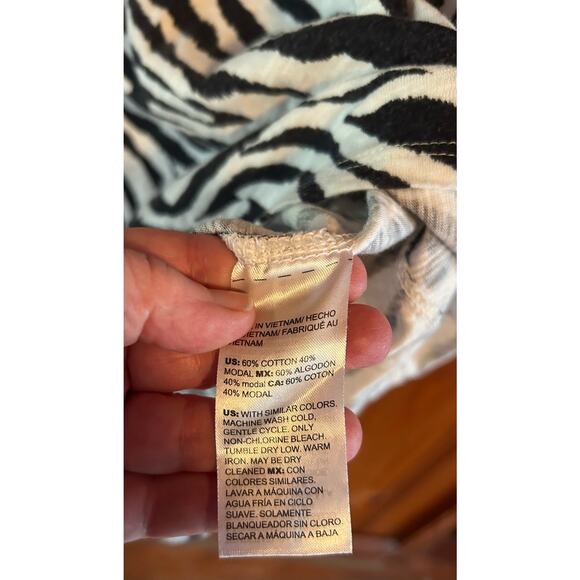 Women’s zebra print Chicos 3/4 sleeve tunic size large - Picture 4 of 4